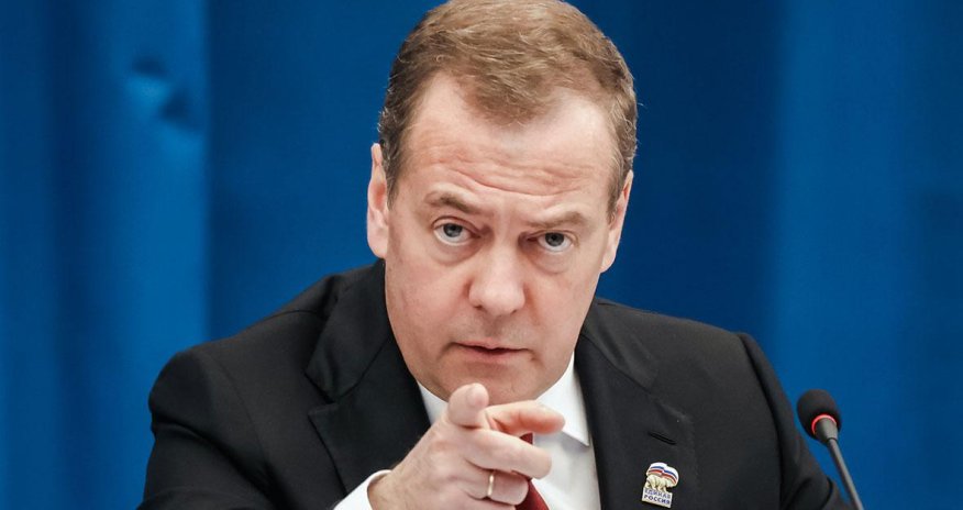 Симонян назвал риторику Медведева неуместной и агрессивной