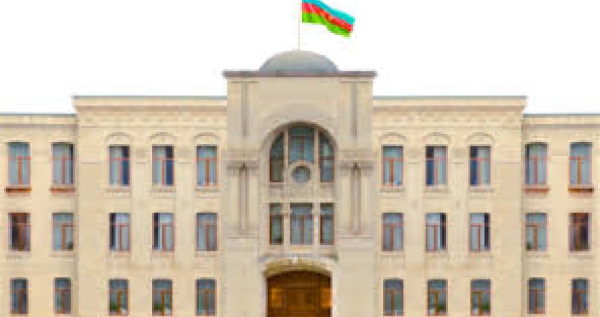 Küləkdə 2 qadın xəsarət alaraq yıxılıb - SN