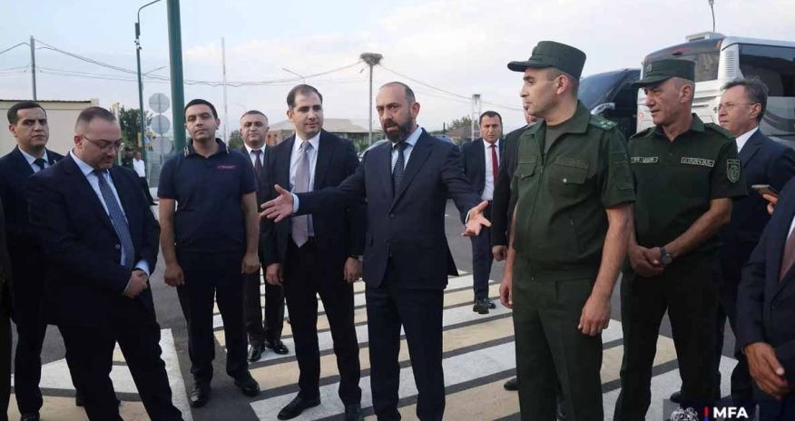 Глава МИД Армении на границе с Турцией
