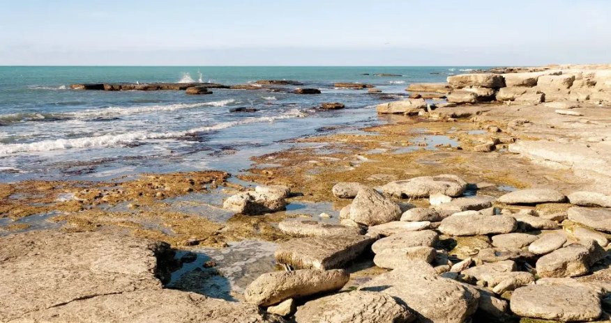 Aktau sahillərində yaxta qayaya çırpılıb, iki nəfər ölüb