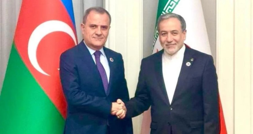 Ceyhun Bayramov Abbas Əraqçi ilə regional məsələləri müzakirə edib