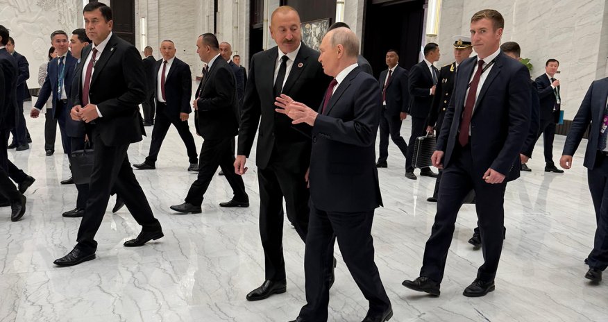 Əliyev Putinlə söhbət edib
