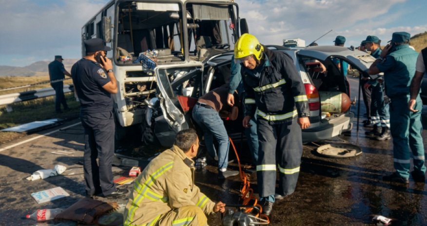 Ermənistanda yol qəzasında 5 nəfər ölüb