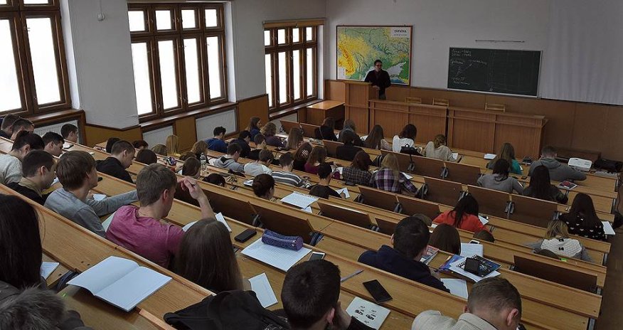 В 13 вузах Азербайджана плановые места заполнены на 100%