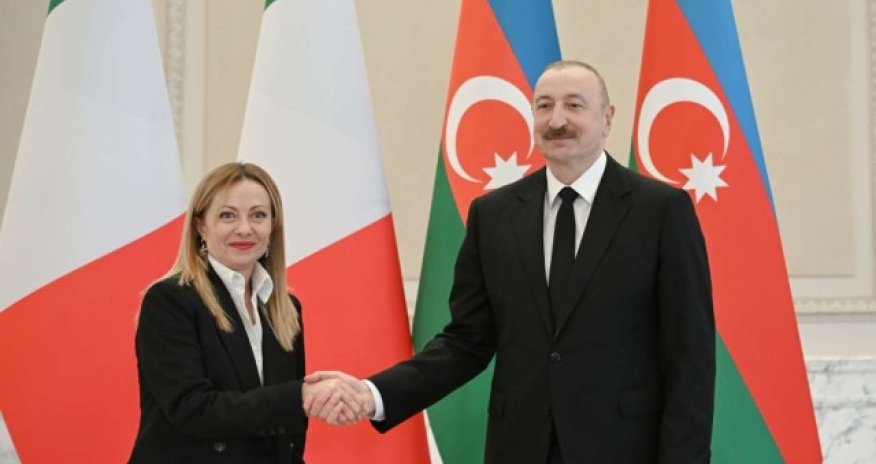 Мелони благодарит Алиева