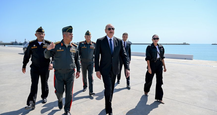 Президент Ильхам Алиев посетил Военно-морские силы