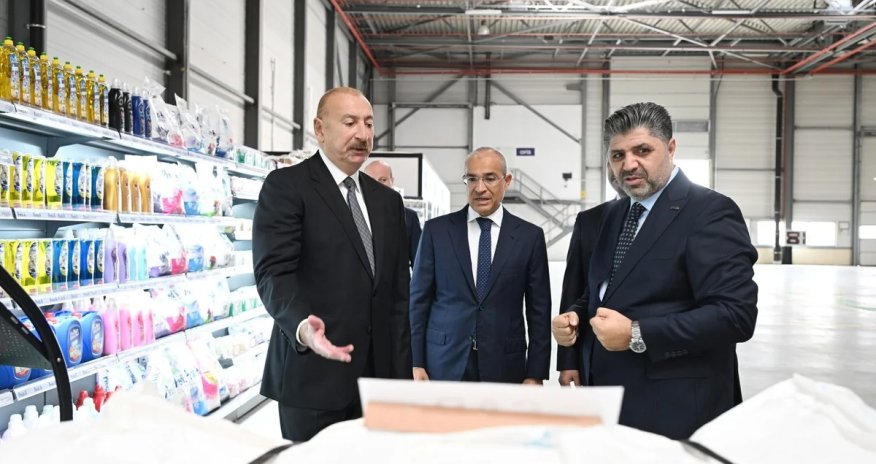 Əliyev Qaradağda kağız və gigiyenik məhsullar müəssisəsinin açılışında iştirak edib