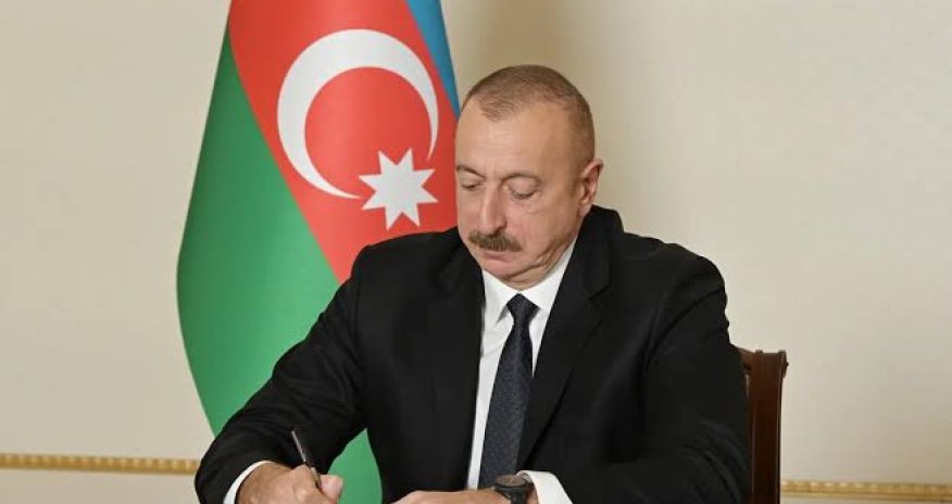 İlham Əliyev neft sənayesi işçilərini təltif edib