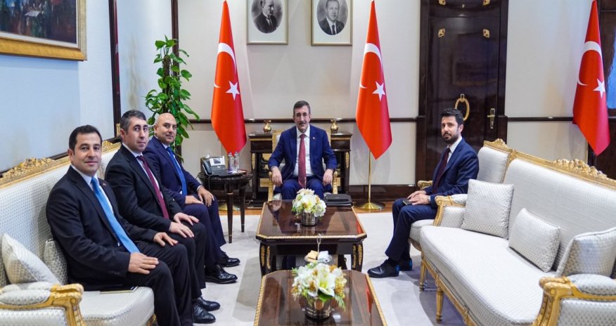 Türkiyənin vitse-prezidenti Azərbaycanın yeni səfiri ilə görüş keçirib