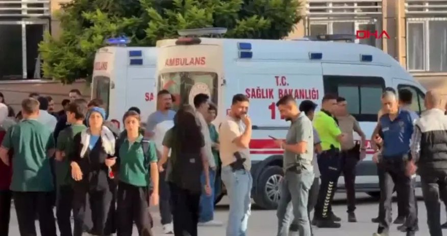 Türkiyədə məktəb qarşısında silahlı hücum olub, 4 şagird yaralanıb