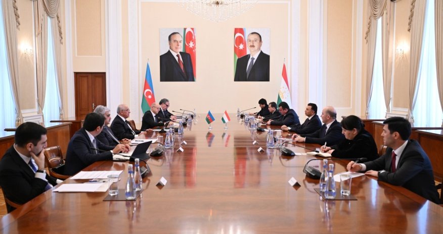 
Bakıda Azərbaycan və Tacikistan Baş nazirlərinin görüşü olub