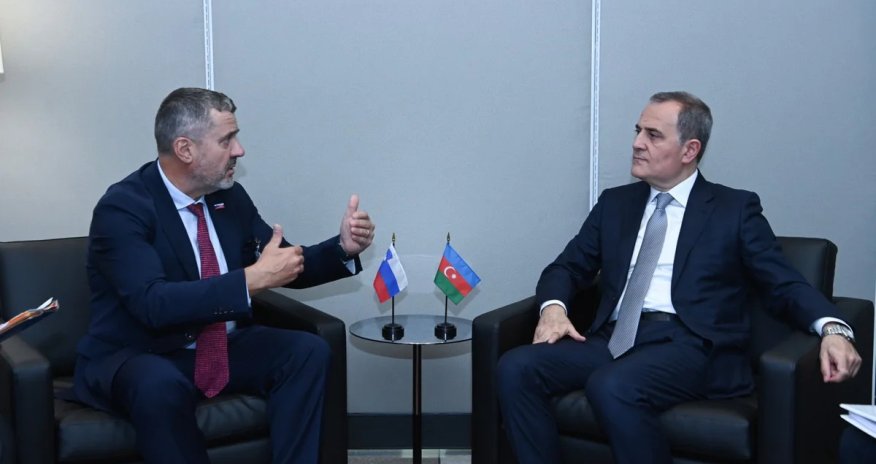 Ceyhun Bayramov Sloveniyanın xarici işlər naziri ilə görüşüb