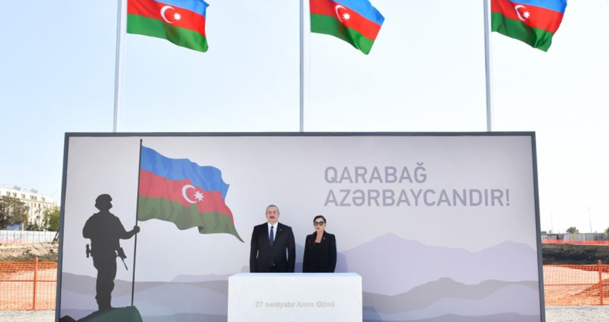 İlham Əliyev və Mehriban Əliyeva Zəfər parkını ziyarət ediblər