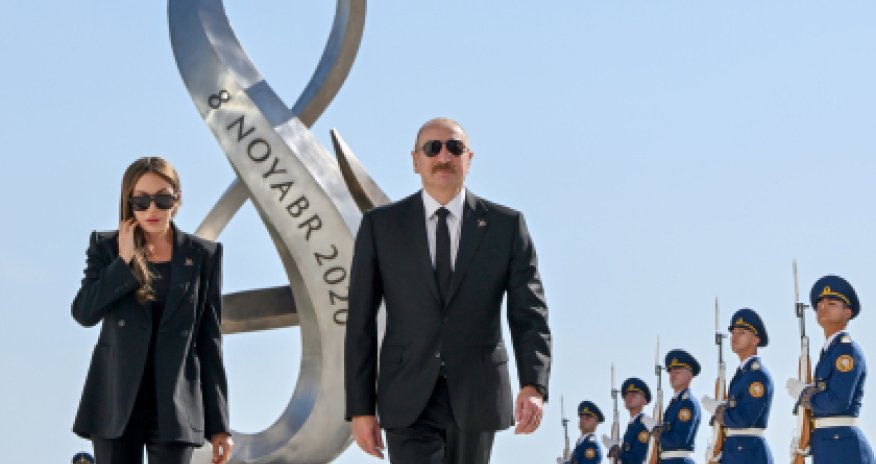 İlham Əliyev və Mehriban Əliyeva Zəfər parkını ziyarət ediblər