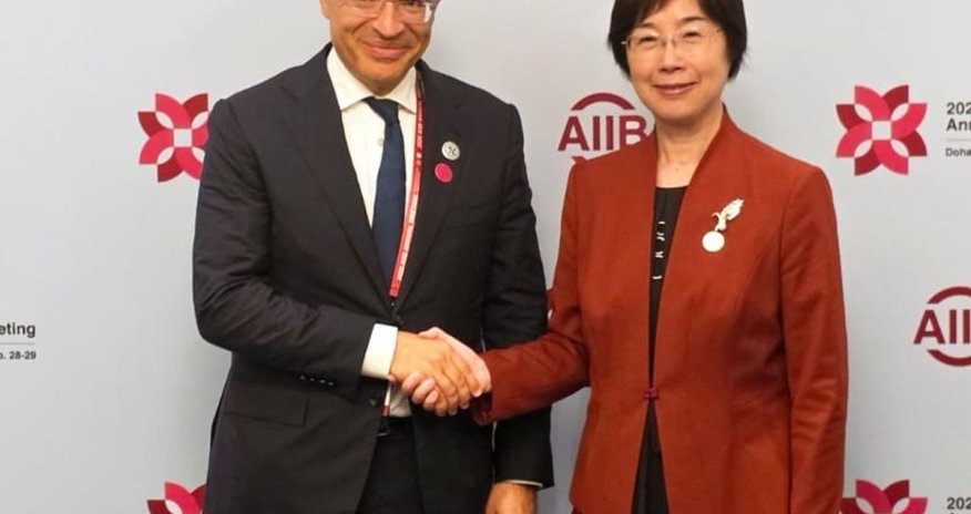Azərbaycan və AIIB "yaşıl enerji"nin təşviqinə dəstəyi müzakirə edib