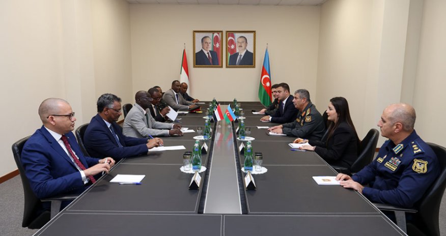 Azərbaycan və Sudan arasında hərbi-texniki əməkdaşlıq məsələləri müzakirə edilib