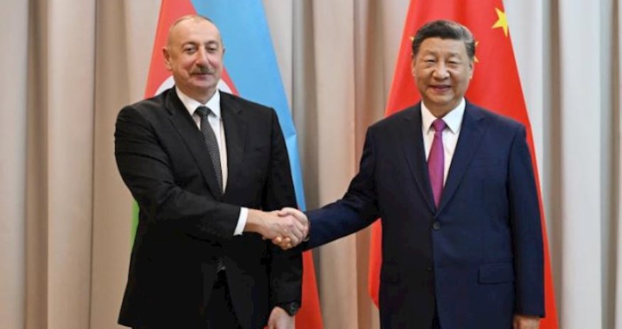 İlham Əliyev Si Cinpini Çinin Milli Günü münasibətilə təbrik edib