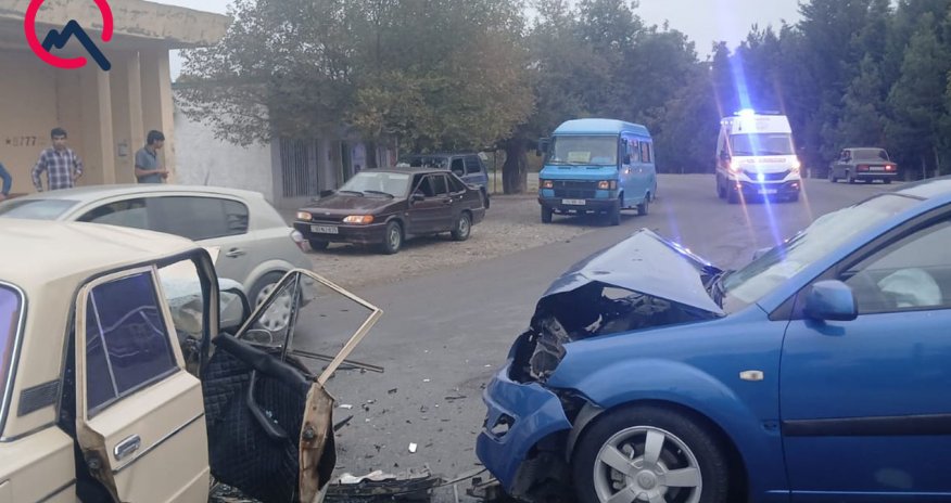 Bərdədə iki avtomobil toqquşub, xəsarət alanlar var