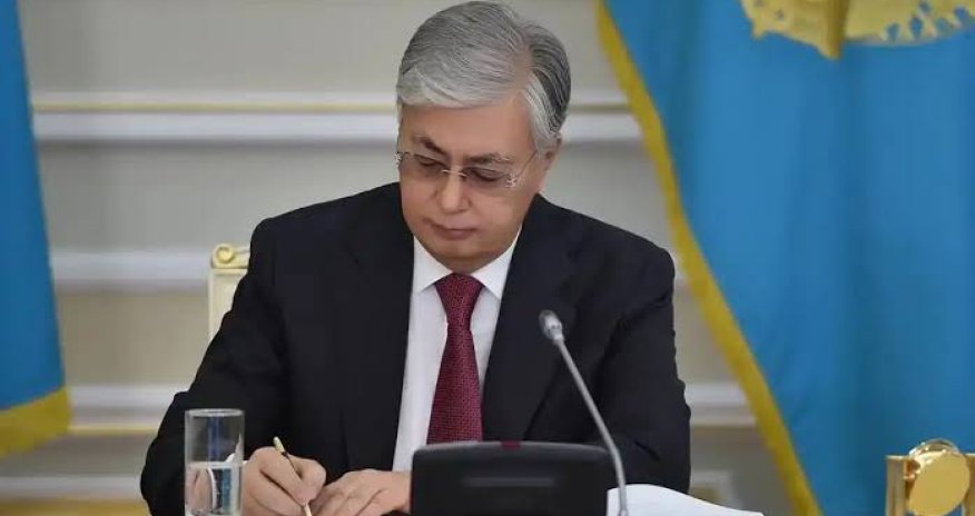 Токаев освободил от должностей двух вице-министров обороны и главкома ВМС Казахстана