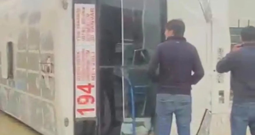 В Баку у ТЦ &laquo;Садарак&raquo; перевернулся пассажирский автобус: есть пострадавшие