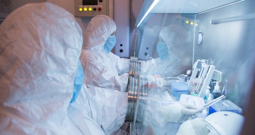 

ÜST Rusiyada laboratoriya əməkdaşının ölümünü izləyir
