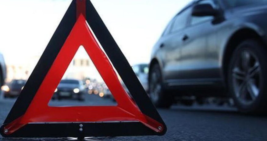 Sumqayıtda sərnişin avtobusu minik avtomobili ilə toqquşub: xəsarət alanlar var