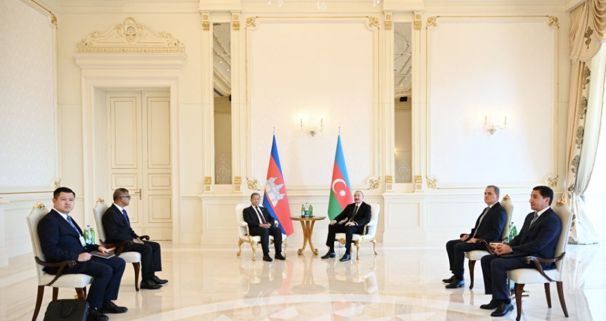 İlham Əliyev Kambocanın baş naziri ilə görüşüb