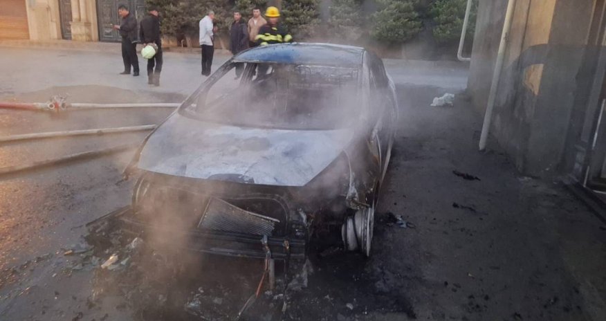 В Гарадагском районе сожгли автомобиль директора школы