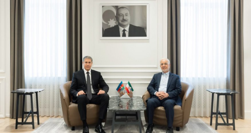 Vilayət Eyvazov iranlı həmkarı ilə görüşüb