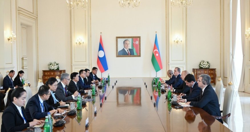 
İlham Əliyevin Laos Prezidenti ilə geniş tərkibdə görüşü olub