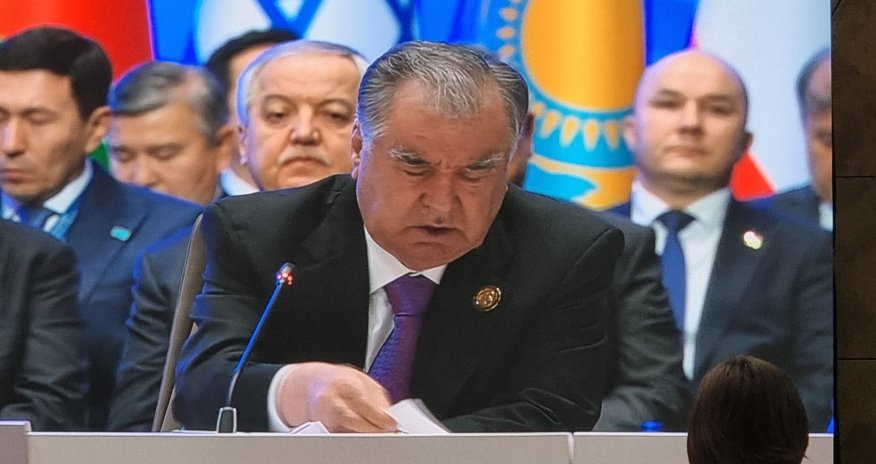 Рахмон заявил о возможности создания регионального центра ИИ в Душанбе