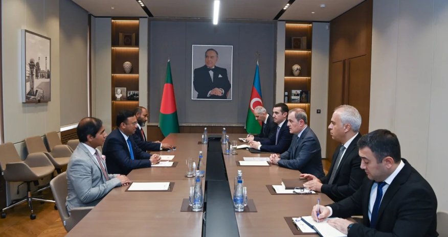 Ceyhun Bayramov Banqladeşin xarici işlər üzrə dövlət naziri ilə görüşüb