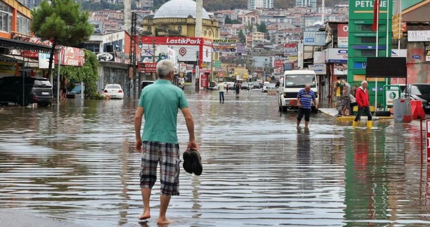 İstanbulda sel nəticəsində ölənlərin sayı 5-ə çatıb