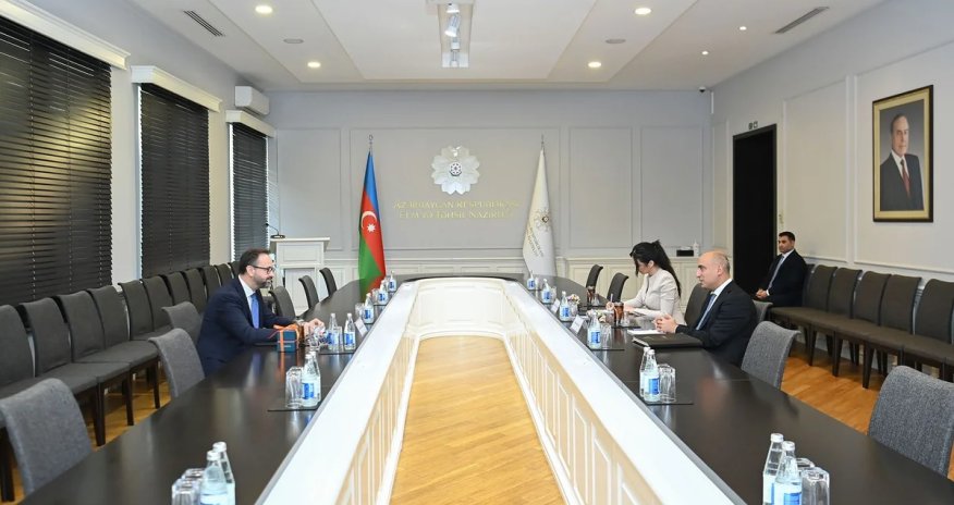 Emin Əmrullayev Almaniyanın Saksoniya torpağının elm naziri ilə görüşüb