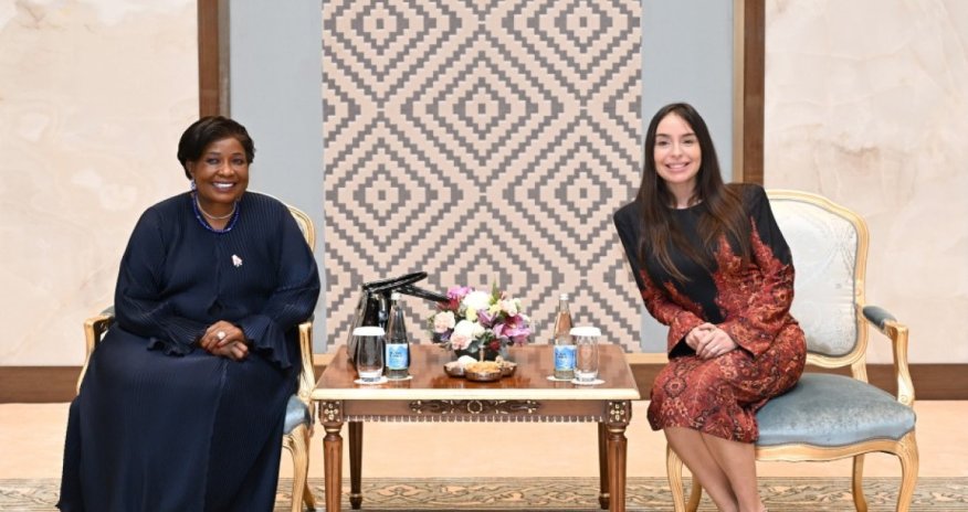 
Leyla Əliyeva Səmərqənddə Zimbabvenin birinci xanımı ilə görüşüb