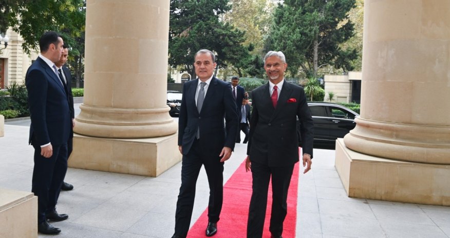 
Azərbaycan və Hindistan XİN rəhbərlərinin görüşü başlayıb