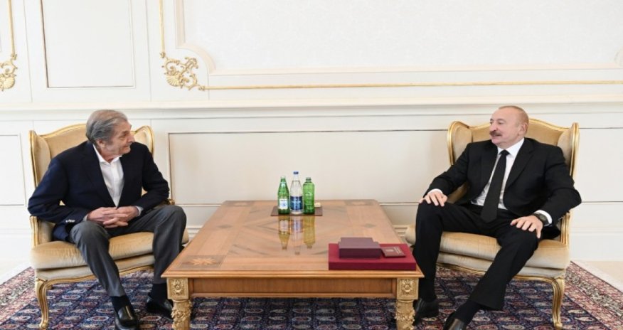 İlham Əliyev Fərhad Xəlilova &ldquo;İstiqlal&rdquo; ordenini təqdim edib