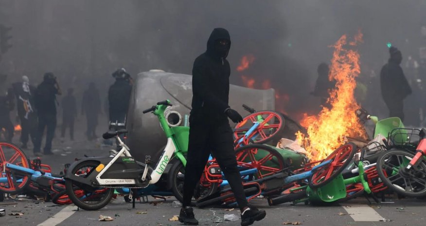 Во Франции во время протестов задержано около 1 000 человек