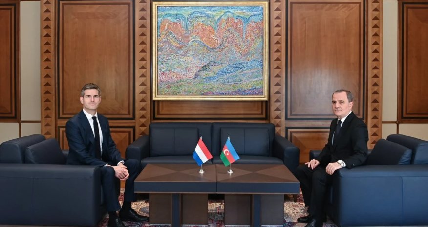 Ceyhun Bayramovun niderlandlı həmkarı ilə görüşü başlayıb
