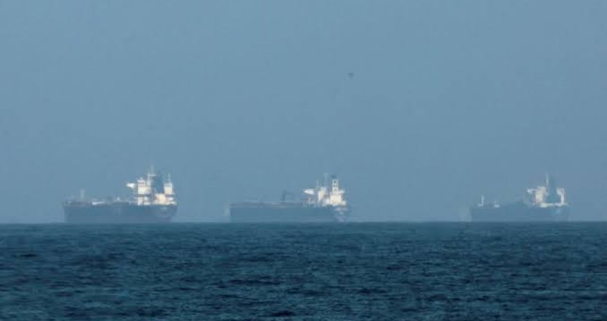 КСИР сообщил о подорвавшемся на мине танкере в Ормузском проливе