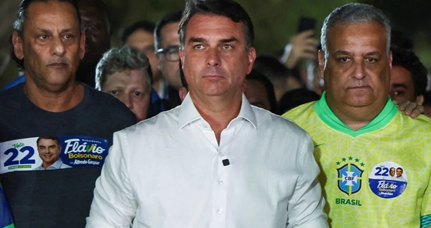 Bolsonaru məhkəmə qadağasına baxmayaraq Braziliyanı tərk edib