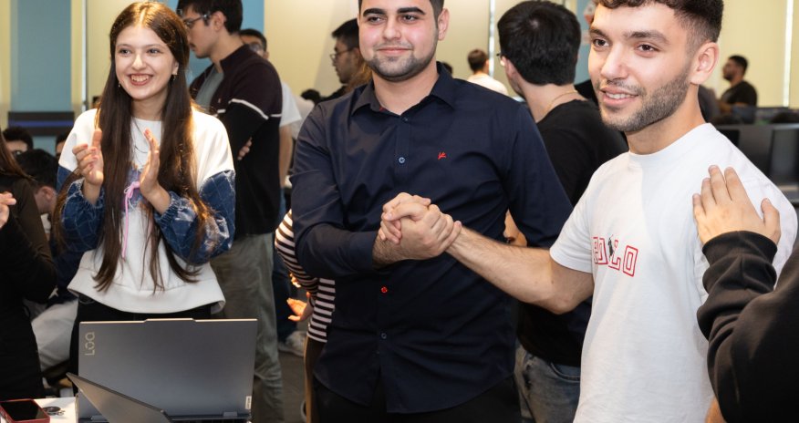 Süni intellektlə idarə olunan 32 komanda virtual futbol meydanında mübarizə aparıb
